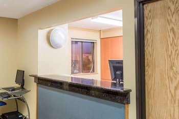 Super 8 by Wyndham Franklin/Middletown Area