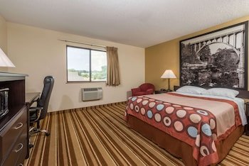 Super 8 by Wyndham Franklin/Middletown Area
