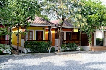 Toffee House Resort