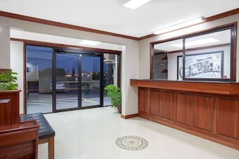 Super 8 by Wyndham Waycross GA