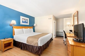Skylark Shores Resort
