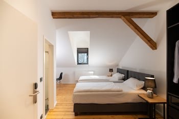 Nikii Hotel & Restaurant