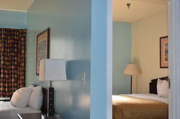 Guest Cottage & Suites