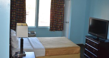 Guest Cottage & Suites