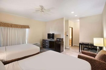 Rodeway Inn & Suites Mackinaw City - Bridgeview