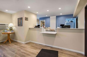 Rodeway Inn & Suites Mackinaw City - Bridgeview