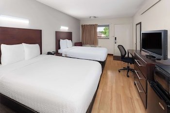 Travelodge by Wyndham Peoria