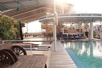 D'sovia Hotel by RedDoorz