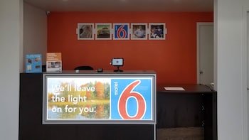 Motel 6 Alma