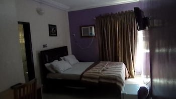Cristabol Place Hotel