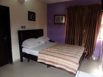 Cristabol Place Hotel
