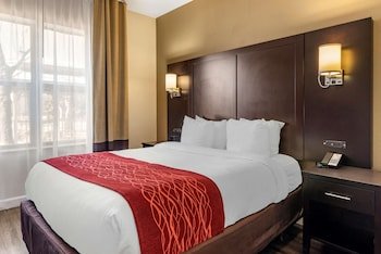 Comfort Inn & Suites Near Six Flags