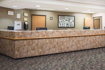 Super 8 by Wyndham Iola KS