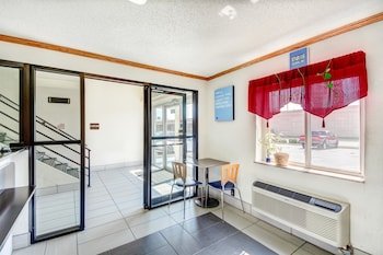 Motel 6 Wichita East