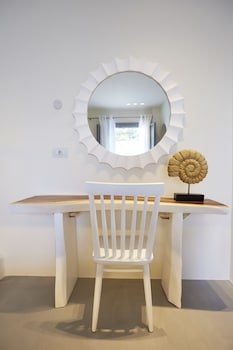 Eolia Kamari Villa