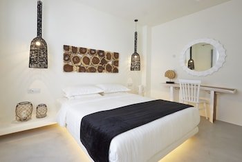 Eolia Kamari Villa