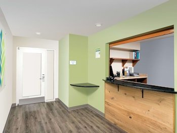 Woodspring Suites Merrillville