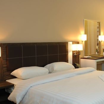 West Inn Hotel Faisalabad