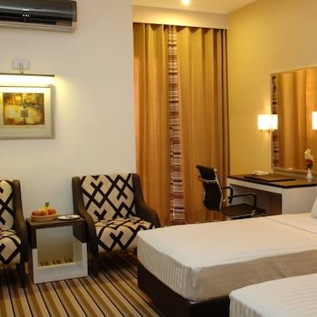 West Inn Hotel Faisalabad