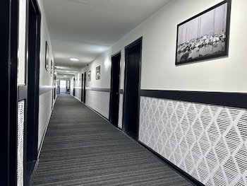 Budget Host East End Hotel