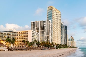 Newport Beachside Resort