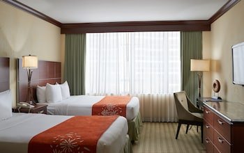 Newport Beachside Resort