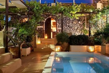 Lava Suites & Lounge