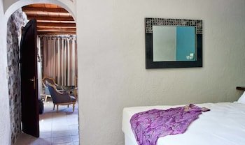 Lava Suites & Lounge