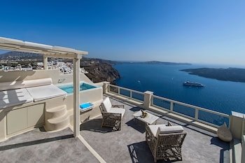 Lava Suites & Lounge