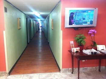 Days Inn by Wyndham Cleveland Lakewood