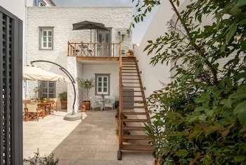 Hydras Chromata luxury Homes