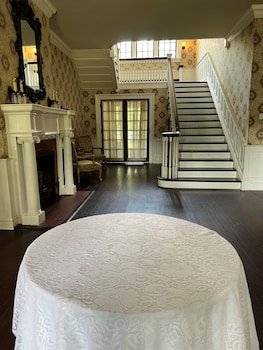 Huffman Manor Inn