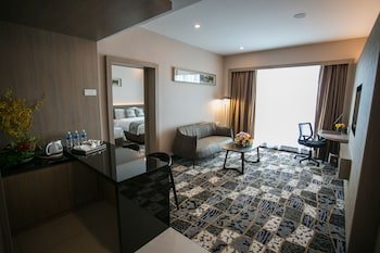 V8 Hotel