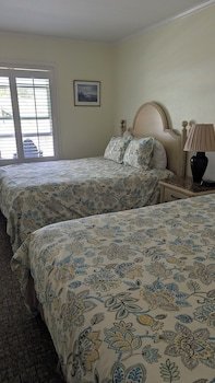 Tomales Bay Lodge & Marina