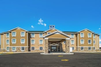 Cobblestone Hotel & Suites - Newport