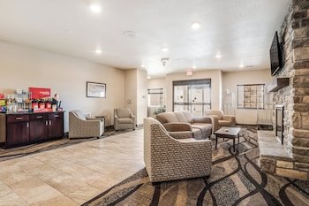 Cobblestone Hotel & Suites - Newport