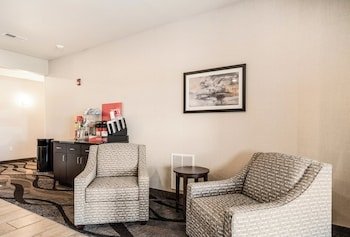 Cobblestone Hotel & Suites - Newport