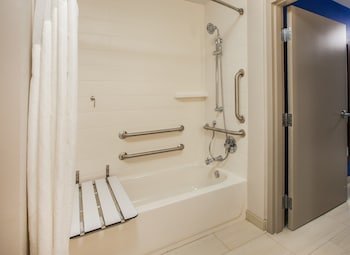 Holiday Inn Express & Suites Chicago - Matteson