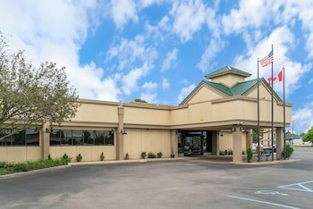 Quality Inn & Suites Monroe
