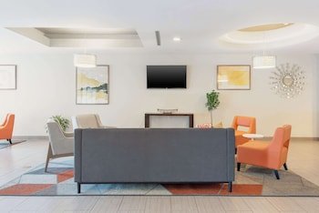 Comfort Suites