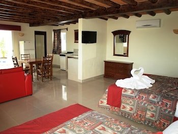 El Campanario Hotel & Estudios