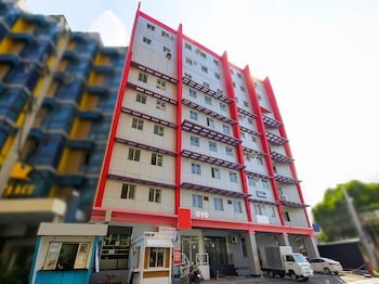 Crowne One Condo by Oyo Rooms
