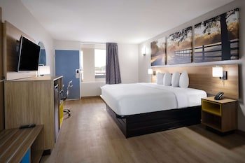 Days Inn by Wyndham Montgomery I-85