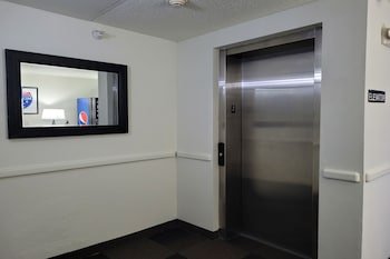 Modern Stay 39 Lakeview By OYO Minonk