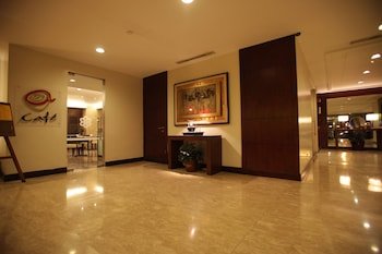 Amorsolo Mansion Apartments And Suites