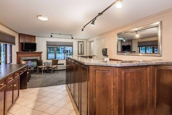 Super 8 by Wyndham Guelph