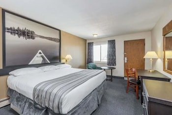 Super 8 by Wyndham Guelph