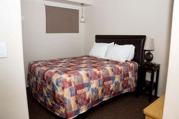 Thunderhill Motel and Suites