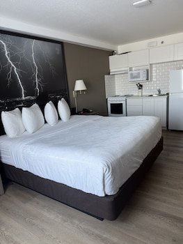 Super 8 by Wyndham Dawson Creek