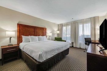 Comfort Inn & Suites Logan Near University